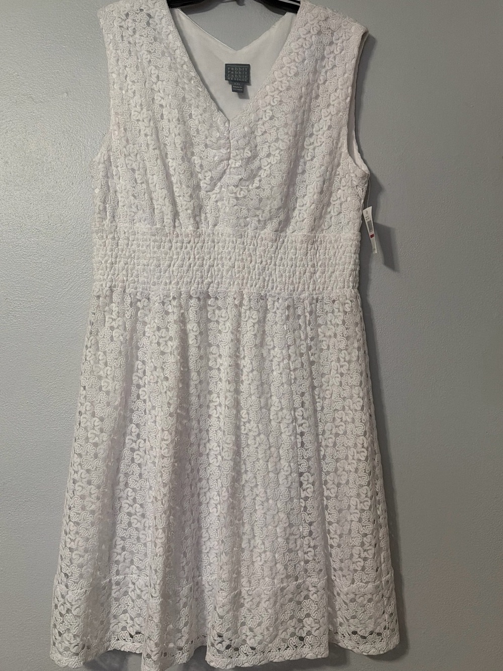 Ladies White Sleeveless Lace V-Neck Dress.